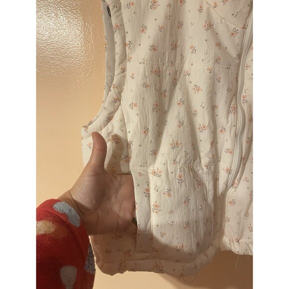 THREAD + SUPPLY Women’s Quilted Puffer Vest Warm Cute Soft Outdoors Welt Pockets - Picture 6 of 16